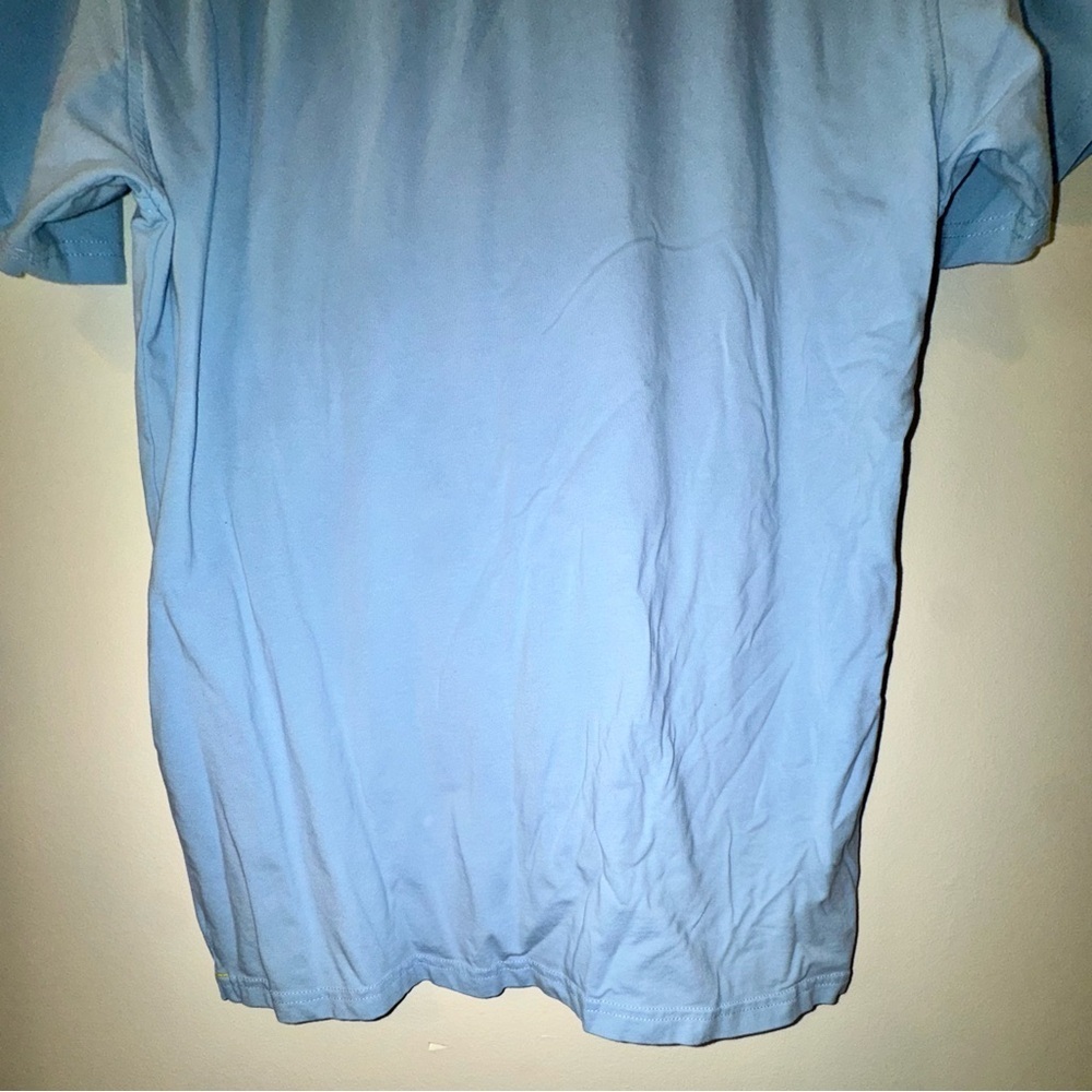 Bleecker & Mercer Vibrant Graphic Light Blue Tee - Picture 10 of 11